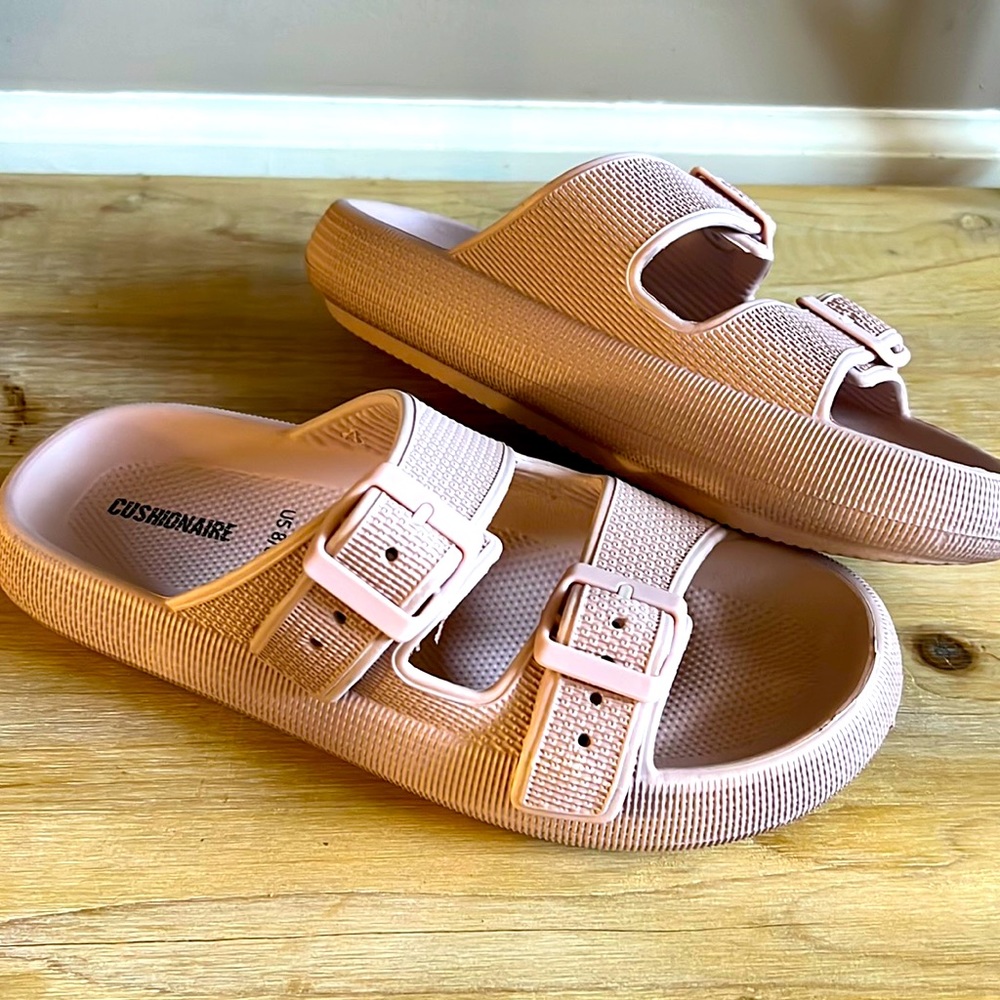 Cushionaire slides size 8